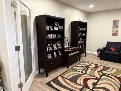 Cupid’s Cove Lounge