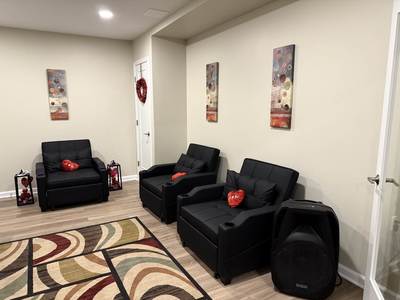 Cupid’s Cove Lounge