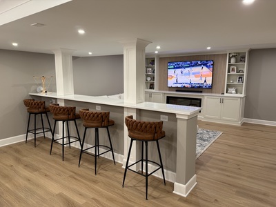 Pristine Charcoal Lounge