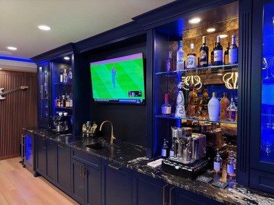 Executive Navy Lounge